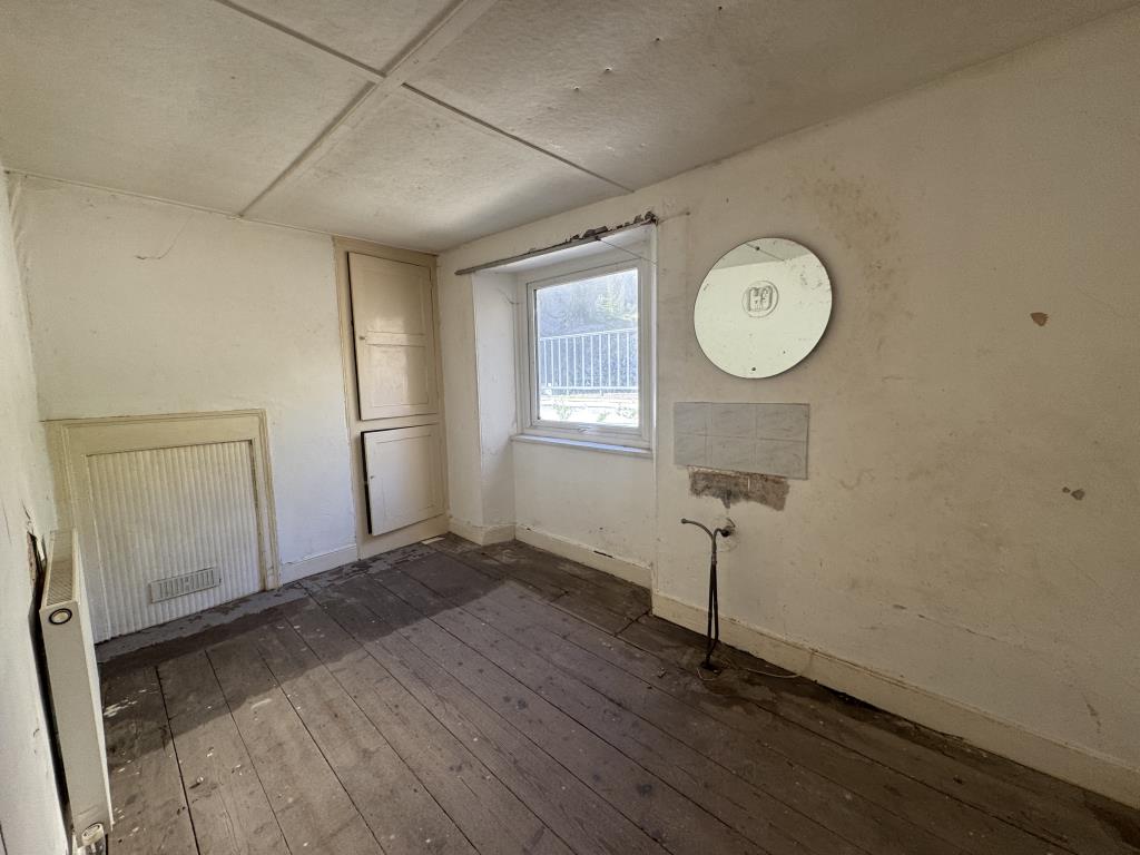 Lot: 130 - TWO-BEDROOM COTTAGE FOR IMPROVEMENT - Bedroom one
